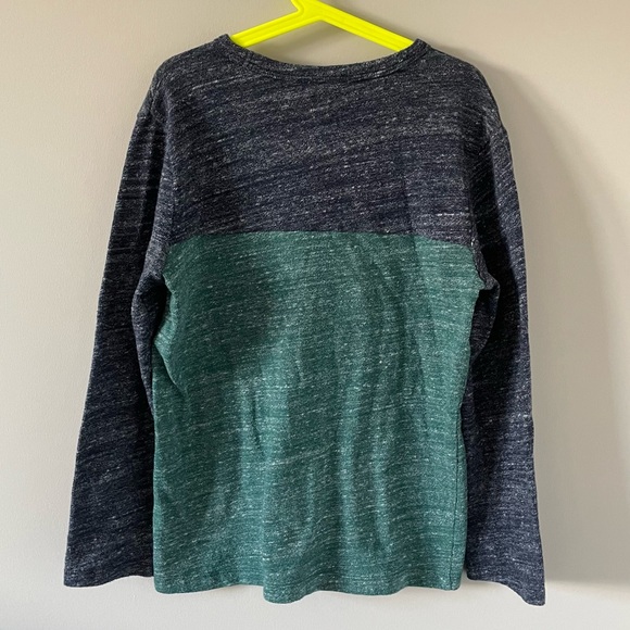 Old Navy Boys Colour-Block Sweater Knit Long-Sleeve Pocket T-Shirt - Picture 3 of 3